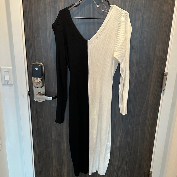 Almost Famous Black and White Long Sleeve Dress - Picture 3 of 5